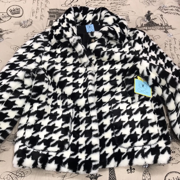 🎁CeCe by Cynthia Steffe Faux Fur Houndstooth Coat - Picture 4 of 16